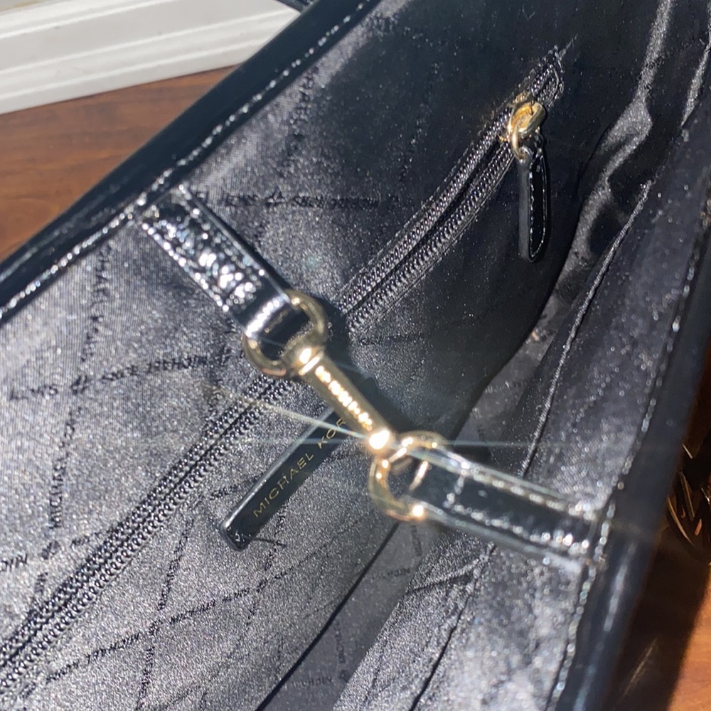 Michael Kors Jet Set Travel Tote - Picture 12 of 13